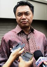 Dino Jenguk Andi Mallarangeng di Rutan KPK