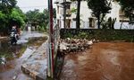 Sampah Menumpuk di Kali Pasanggarahan