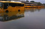 Pool Bus TransJ dan Bus Sekolah Terendam