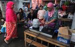 Kolong Jembatan Jadi Tempat Mengungsi