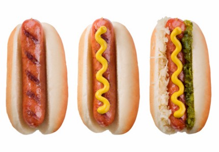 Sstt... Ini Rahasia Menyusun Hot Dog Agar Tak Berlepotan Saat Dimakan!