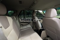 SUV Safari Storme masih menggunakan kursi manual. Tidak ada komponen berlebihan di kabin penumpang SUV Safari Storme. Sementara itu tuas perseneling dan audio mudah digapai.