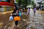 Komplek Green Garden Masih Banjir