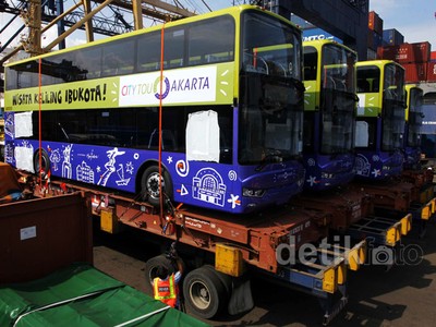 Lima Bus Tingkat Pariwisata Tiba di Jakarta