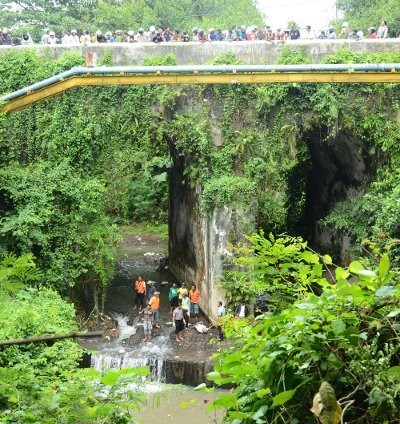 Sosok Mayat Ditemukan di Dasar Jembatan