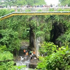 Sosok Mayat Ditemukan di Dasar Jembatan