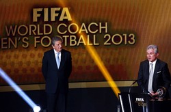 Heynckes memberikan sambutan. Pria kebangsaan Jerman itu berhasil meraup sukses besar bersama Bayern di musim 2012-13. Ia membawa Bayern menjuarai Bundesliga, Piala Jerman dan Liga Champions. Reuters/Ruben Sprich.