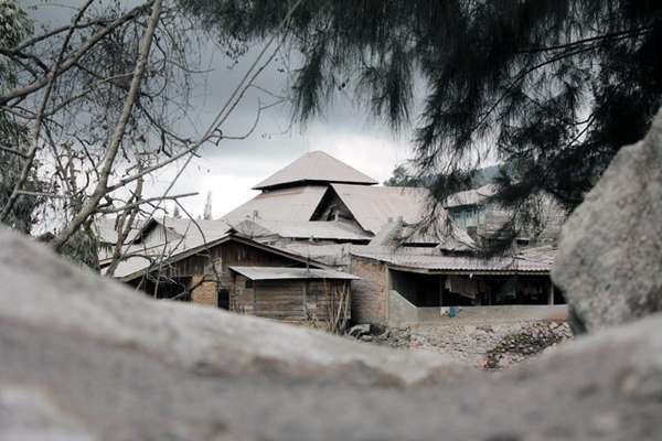 DPR Soroti Lambannya Penanganan Pengungsi Gunung Sinabung