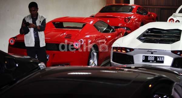 Mobil Mewah Wawan Lamborghini dan Ferrari Masih Tersimpan di Jl Denpasar