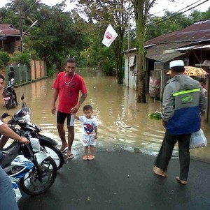 Hujan Semalaman, Manado Dikepung Banjir 2 Meter