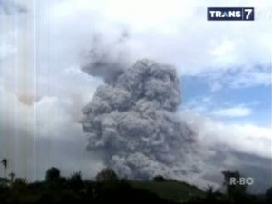 Sinabung Kembali Erupsi