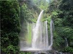 Dua Air Terjun Cantik di Kaki Gunung Rinjani
