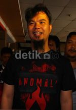 Dul Datangi Lantas Polda Metro Pakai Tongkat