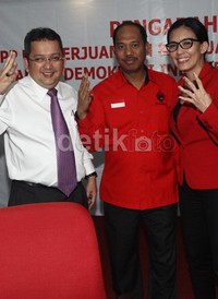 DPP PDI Perjuangan memberikan acuan pokok kepada calegnya dalam pembuatan spanduk kampanye. Foto Megawati harus dipasang.