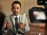 Saya sih bisa kontrol, yang sekarang lagi sedih itu Wenda. Dia masih belum mau keluar rumah. Ini kejadian sudah yang kedua kalinya, kata Ruben. Noel/detikHOT.