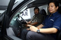 Beragam jenis mobil ditawarkan.