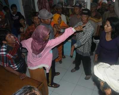Juragan Batu Bata Diarak Massa Diduga Selingkuhi Istri Karyawan