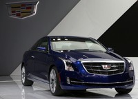 Desain logo (Crest) terbaru Cadillac kali ini pun terlihat begitu ramping dan efisien, namu tetap mengusung warna-warna panji keluarga Antoine Laumet de La Mothe, sieur de Cadillac, pendiri kota Detroit. Reuters/Rebecca Cook.