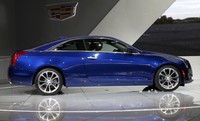 Mobil terbaru Cadillac yakni ATS Coupe dipamerkan di Detroit Motor Show. Reuters/Rebecca Cook.
