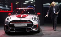 VP Sales and Brand Development MINI, Jochen Goller, membahas mengenai mobil MINI John Cooper Works terbaru. Reuters/Rebecca Cook.