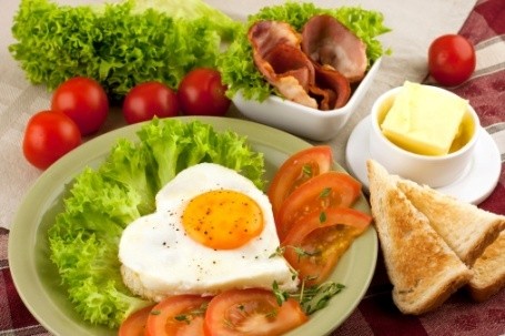 Jangan Lupa Makan Buah dan Telur Saat Sarapan Agar Kerja Otak Optimal