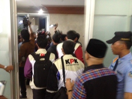 Geledah Ruang Tri Yulianto, 5 Penyidik KPK Bawa 1 Kardus