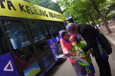 Aneka Tanggapan Masyarakat yang Mencicipi Bus Tingkat City Tour Jakarta