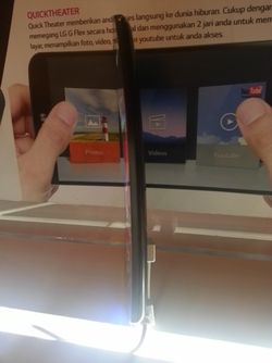 Pesona Ponsel Lengkung LG G Flex