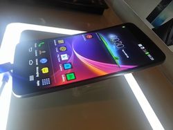 Pesona Ponsel Lengkung LG G Flex