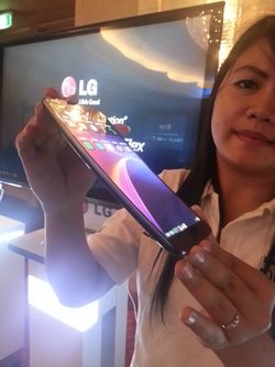 Pesona Ponsel Lengkung LG G Flex