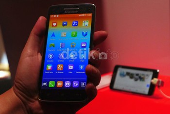 Lenovo Vibe X memiliki kamera berkapasitas 5 MP untuk kamera depan dan 13 MP untuk kamera belakang.