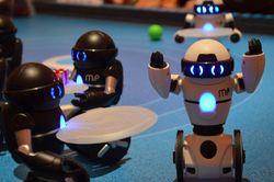 Deretan Robot Mini nan Menggemaskan