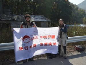 Touring Sejauh 33.357 Km, 2 Bikers Ini Masuk Rekor Dunia