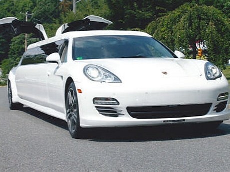 Limusin Super Panjang Porsche Panamera