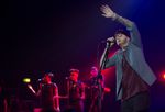 Aksi Panggung James Arthur di Hammersmith Apollo