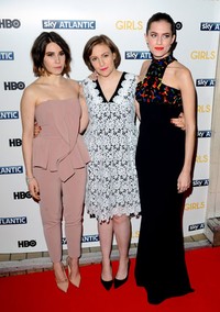 Ini dia para cast member 'Girls' seperti, Zosia Mamet, Lena Dunham, dan Allison Williams. Anthony Harvey/Getty Images.