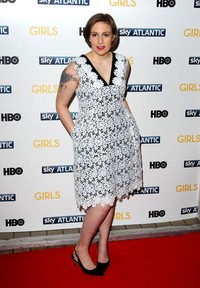 Di acara tersebut, Lena Dunham tampil mengenakan dress putih lace dari Erdem. Selain sebagai pemain, aktris berusia 27 tahun itu juga berperan sebagai sutradara sekaligus produser. Anthony Harvey/Getty Images.