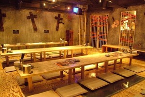 Edan! Turis Bisa Coba Resto Horor Bertema RS Jiwa di Jepang