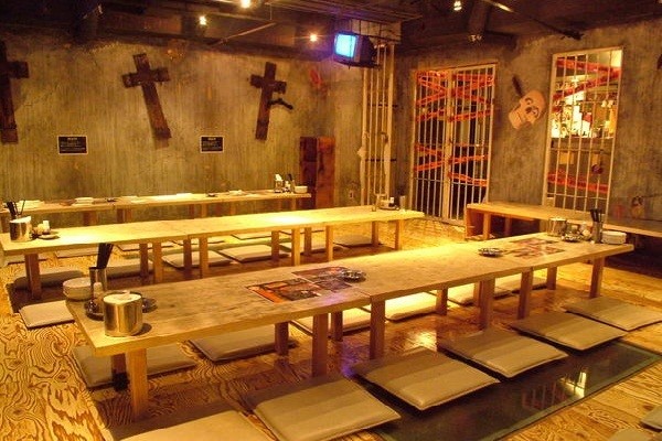 Edan! Turis Bisa Coba Resto Horor Bertema RS Jiwa di Jepang