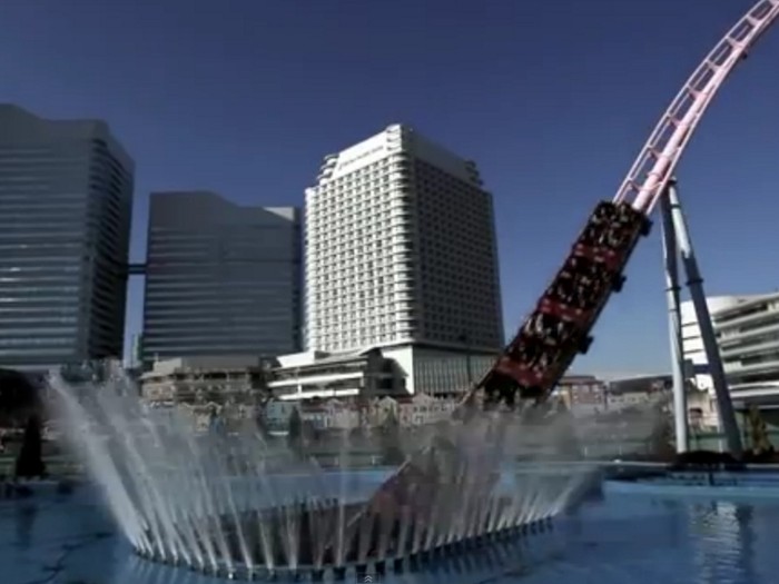 Byur! Roller Coaster di Jepang Ini Masuk ke Dalam Kolam