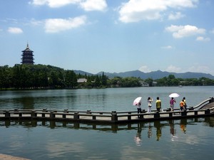 Danau Siluman Ular Putih Sungguhan Ada di China