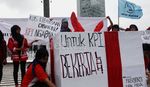 Mahasiswa Demo KPI