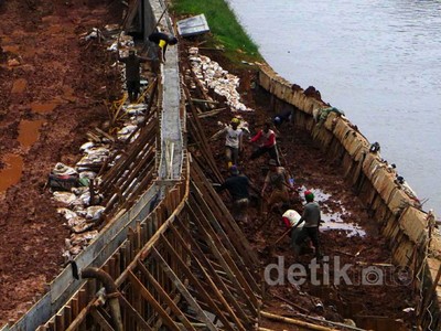 Perbaikan Tanggul Latuharhary Selesai Akhir Januari