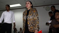 Mengenai adanya uang Rp 3 M yang diberikan kepada Eks Ketua MK Akil Mochtar, Maria mengaku tidak tahu menahu. Dia bahkan sama sekali tidak mengenal Bupati Gunung Mas nonaktif Hambit Bintih dan Cornelis Nalau, dua terdakwa penyuap Akil. Lamhot Aritonang/detikFoto.