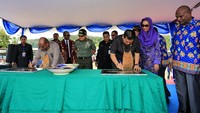 Dalam kunjungan tersebut, Menteri PDT meresmikan Program Gerakan Membangun Keluarga Sejahtera (Gerbang Gatra). (dok. PDT)