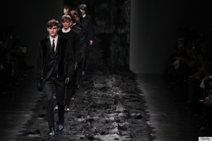 Mens Fashion Week: Show Penuh Bulu Fendi, dari Baju Hingga Karpet Runway