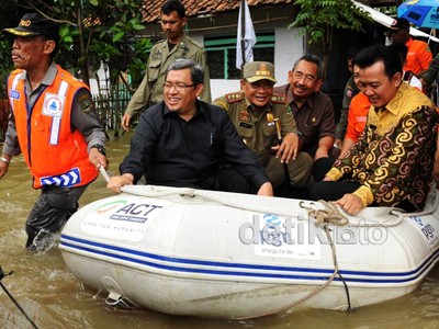 Gubernur Jabar Tinjau Banjir Karawang