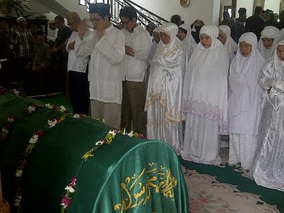 Suami Khofifah Indar Parawansa Wafat