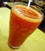 Lezatnya Mie Yamin Full Topping dan Jus Stroberi Leci