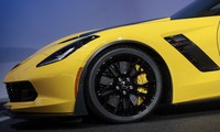 Bagian depan Corvette Stingray Z06. Model terbaru ini akan dirilis ke pasaran awal tahun depan nanti. REUTERS/Rebecca Cook.